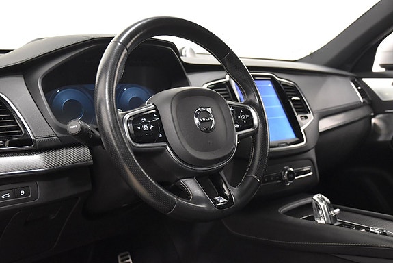 Volvo XC90 10 of 28