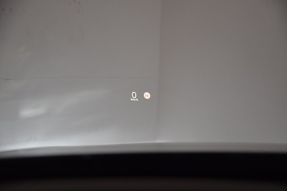Volvo XC90 14 of 28