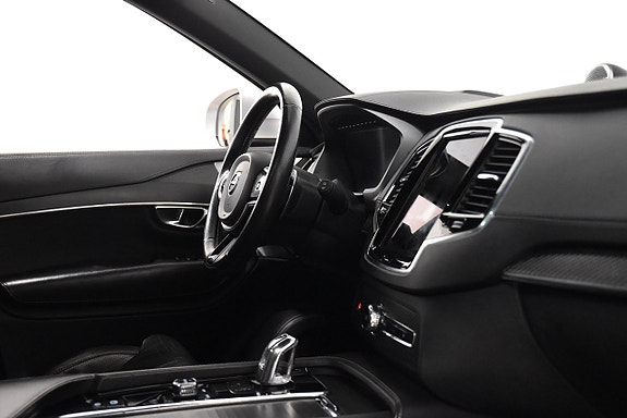 Volvo XC90 8 of 28