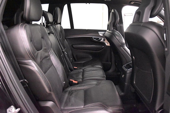 Volvo XC90 18 of 28
