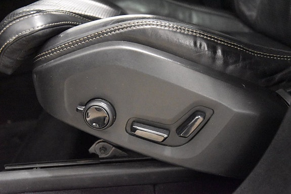 Volvo XC90 12 of 28