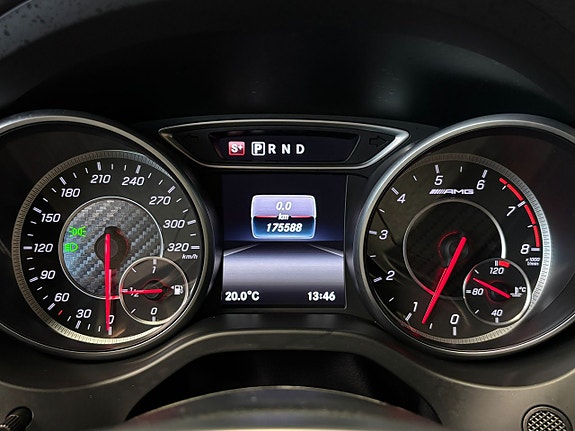 Mercedes-Benz CLA45 21 of 30
