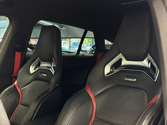 Mercedes-Benz CLA45 17 of 30