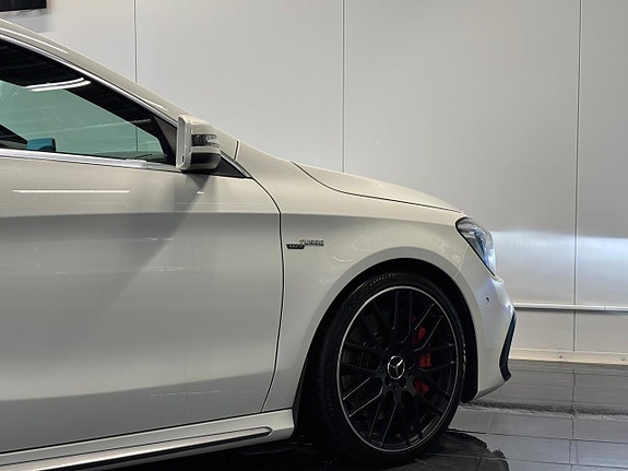 Mercedes-Benz CLA45 11 of 30