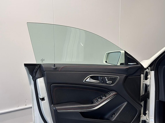 Mercedes-Benz CLA45 13 of 30