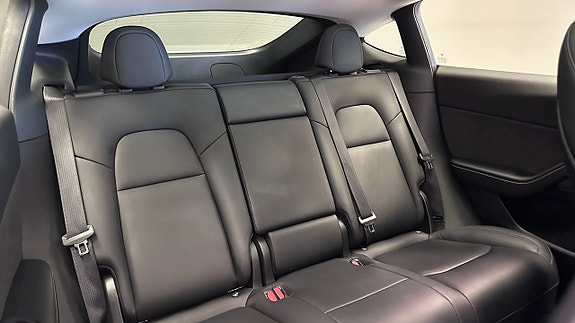 Tesla Model Y 9 of 25
