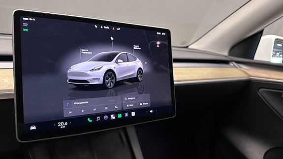 Tesla Model Y 12 of 25