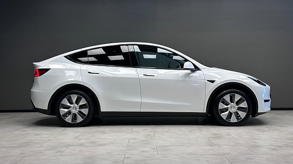 Tesla Model Y 6 of 25