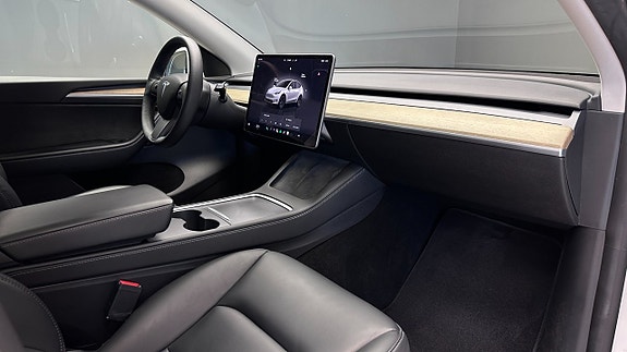 Tesla Model Y 8 of 25