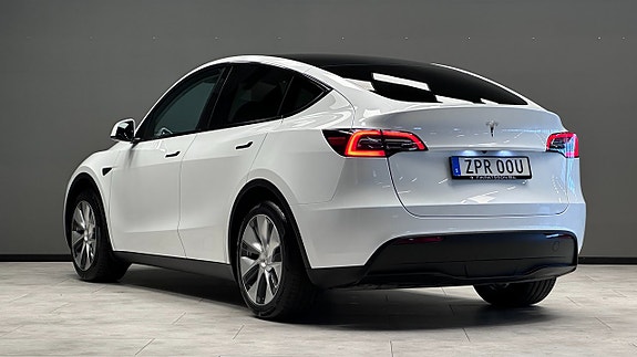Tesla Model Y 21 of 25