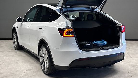 Tesla Model Y 19 of 25