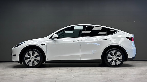 Tesla Model Y 5 of 25