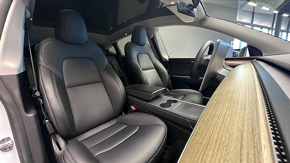 Tesla Model Y 10 of 25