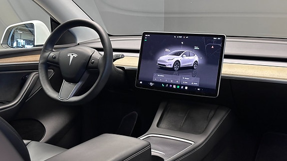 Tesla Model Y 11 of 25