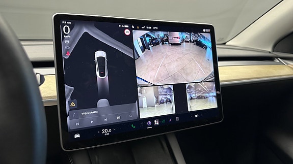 Tesla Model Y 14 of 25