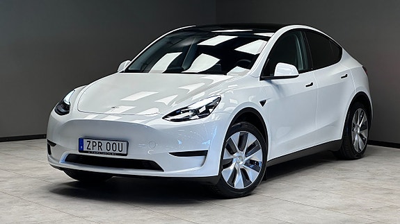 Tesla Model Y 20 of 25