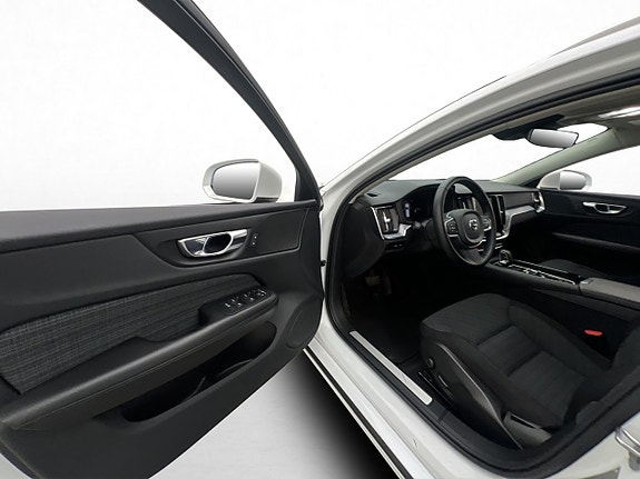 Volvo V60 13 of 30