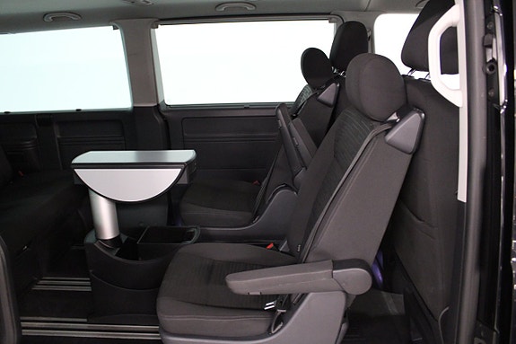 Volkswagen Multivan 9 of 17