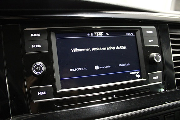 Volkswagen Multivan 13 of 17