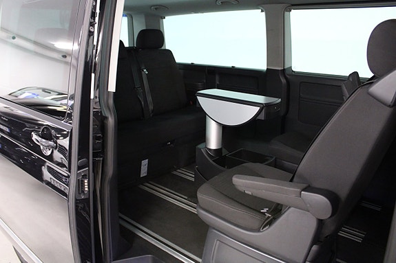 Volkswagen Multivan 8 of 17