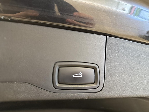Porsche Taycan 4S 15 of 18