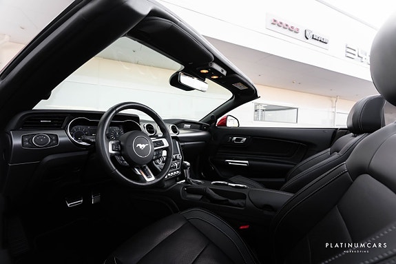 Ford Mustang 5 of 19