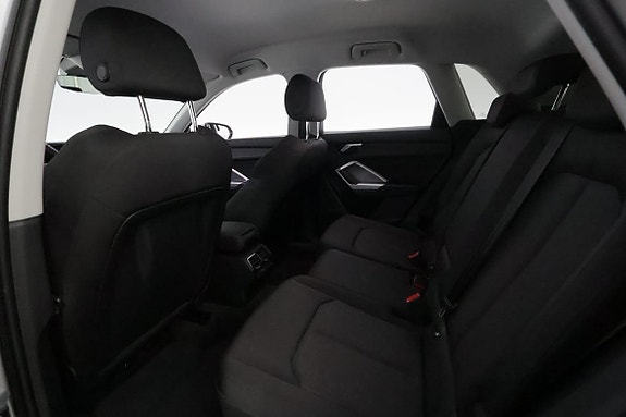 Audi Q3 22 of 30