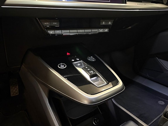 Audi Q4 e-tron 12 of 17