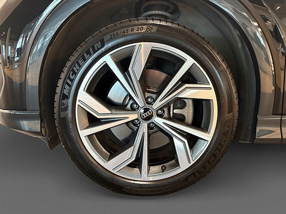 Audi Q4 e-tron 15 of 17
