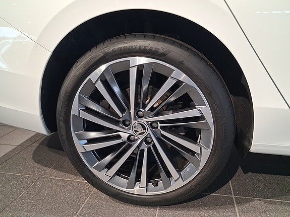 Skoda Superb 6 of 26