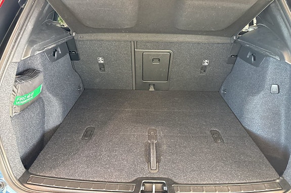 Volvo XC40 13 of 30