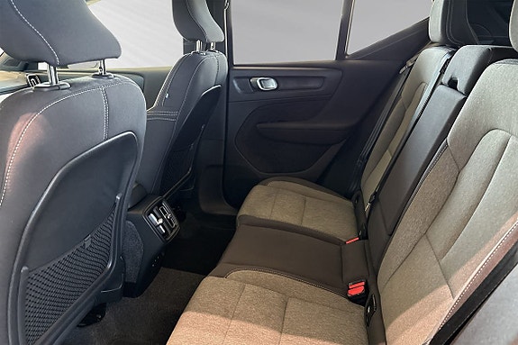 Volvo XC40 8 of 30