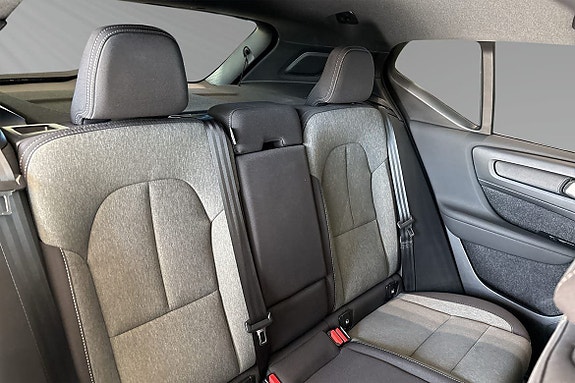 Volvo XC40 11 of 30