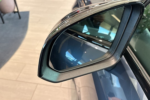 Volvo XC40 16 of 30