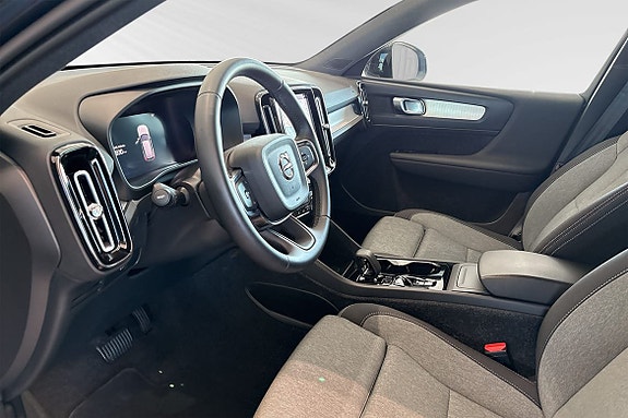 Volvo XC40 7 of 30