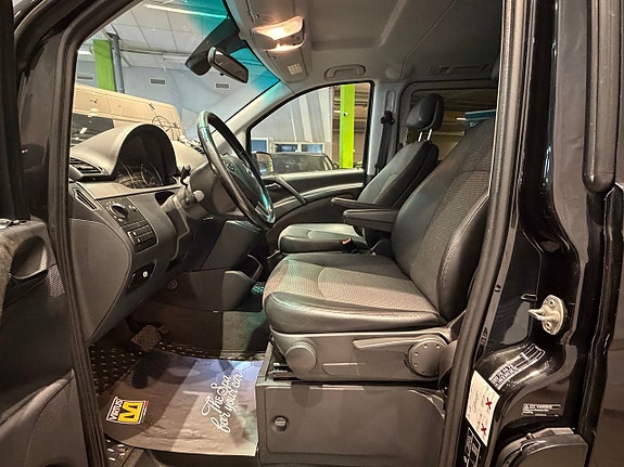 Mercedes-Benz Viano 8 of 12