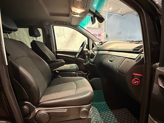 Mercedes-Benz Viano 9 of 12