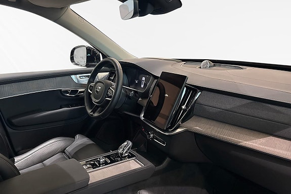 Volvo XC90 10 of 30