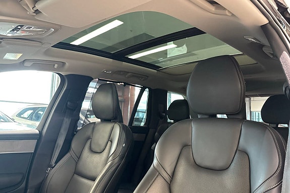 Volvo XC90 20 of 30