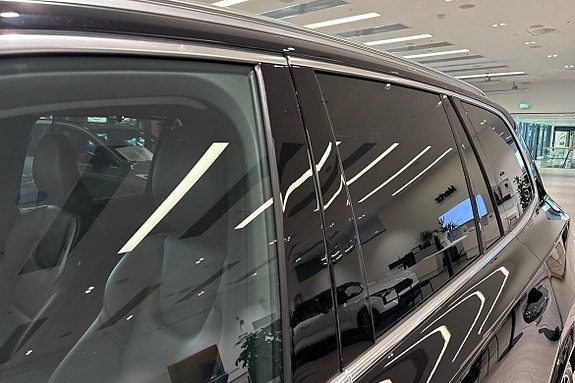 Volvo XC90 16 of 30