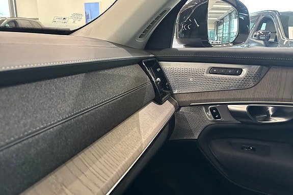 Volvo XC90 26 of 30