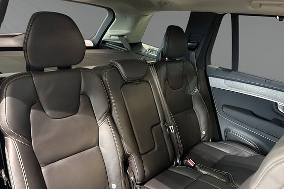 Volvo XC90 11 of 30