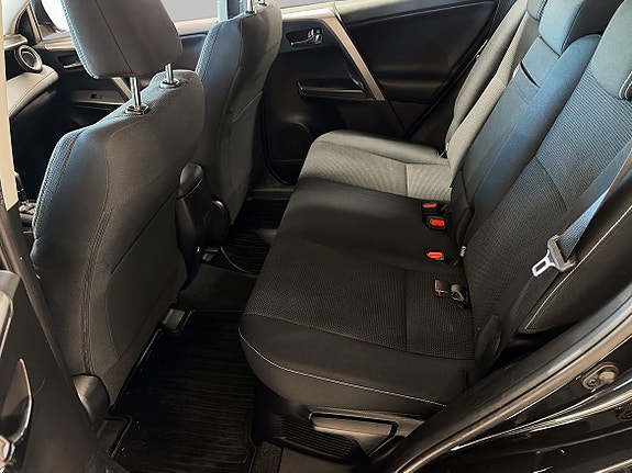 Toyota RAV4 8 of 11