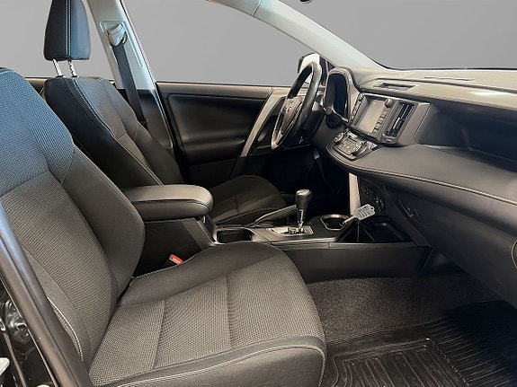 Toyota RAV4 7 of 11