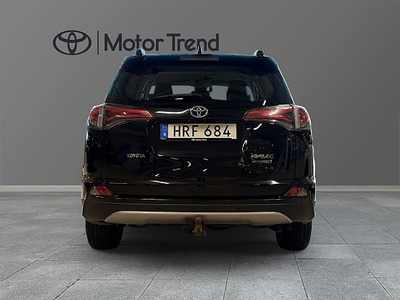Toyota RAV4 4 of 11