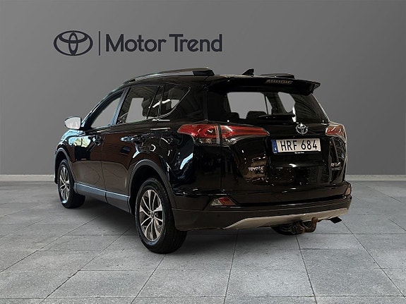 Toyota RAV4 2 of 11