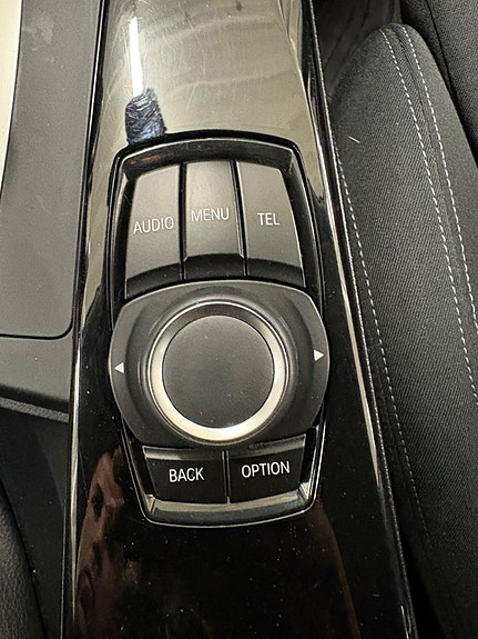 BMW 318d 14 of 18