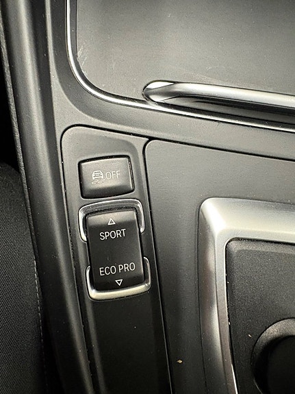 BMW 318d 13 of 18