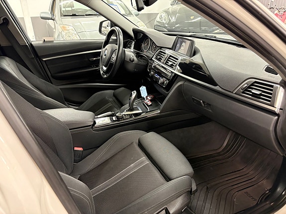 BMW 318d 8 of 18