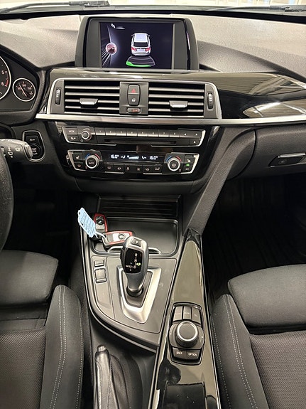 BMW 318d 10 of 18